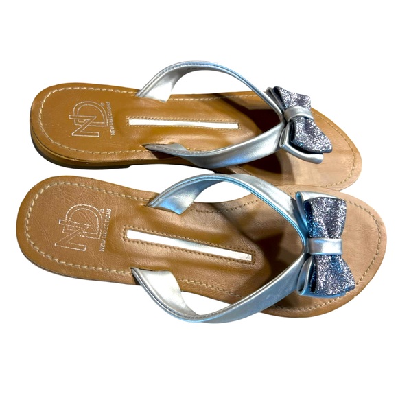 Silver Bow New Directions Flip Flops Size 6.5 - Picture 2 of 8